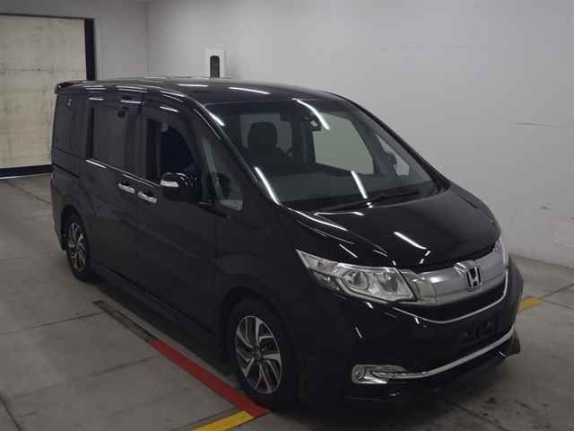 70005 Honda Step wagon RP3 2016 г. (MIRIVE Osaka)